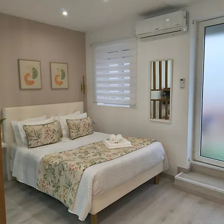 Lucas House * נאזרה